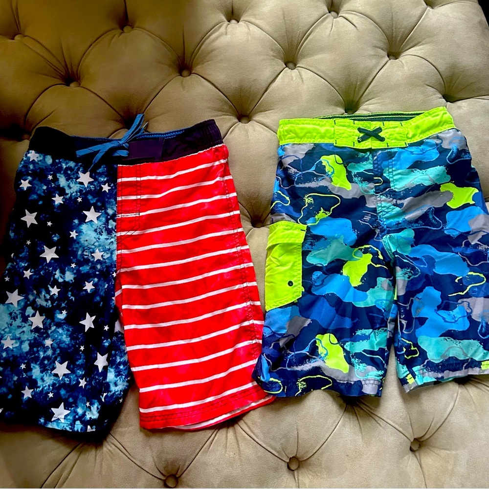 Two pair of swimming 🏊 shorts 🩳 boys size Large 12/14